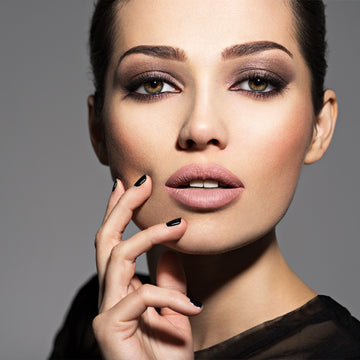 ماذا تتوقعين عند استخدامك أحمر الشفاه هذا: